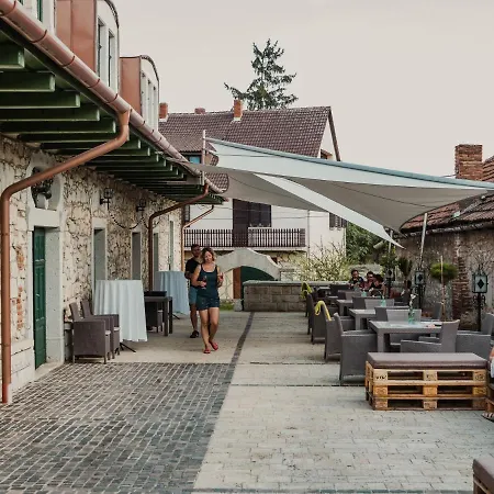 Zsadanyi Vendeghaz Bed & Breakfast Tállya